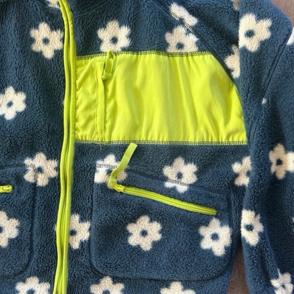 Urban Outfitters fleece Jacket - Picture 2 of 5